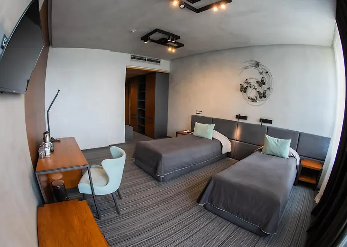 Mojo Hall Hotel